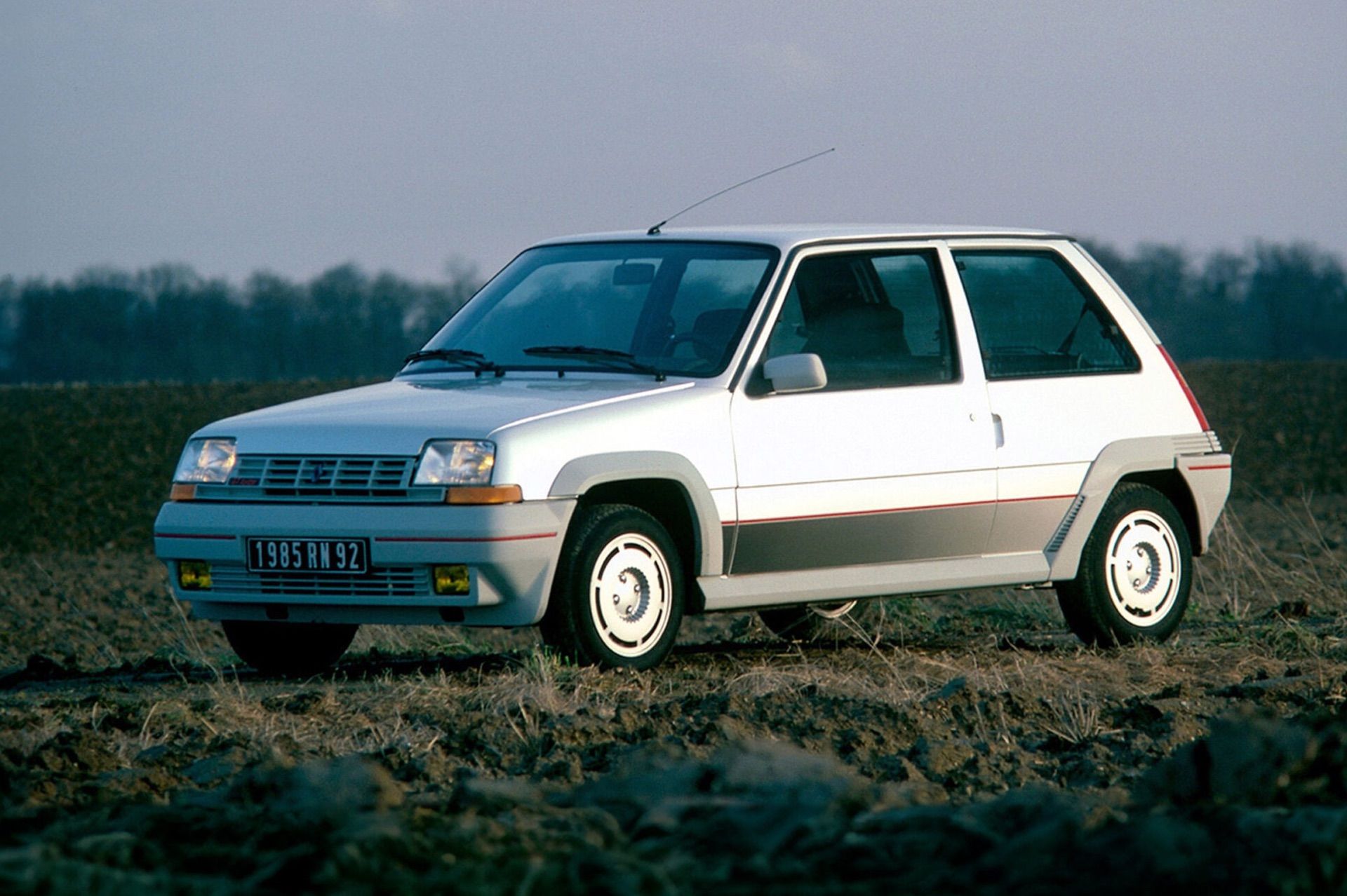 WHICH TYRES DO I NEED FOR THE RENAULT 5 GT TURBO?